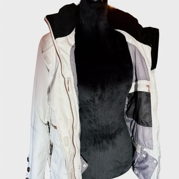 OBERMEYER Women's (sz 6) White Leighton Ski Jacket - Picture 3 of 9